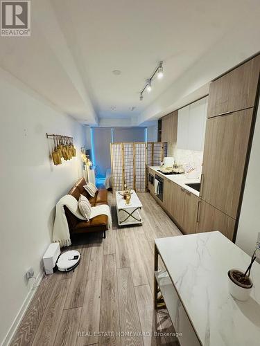 535 - 2020 Bathurst Street, Toronto, ON - Indoor