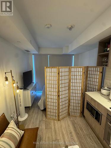 535 - 2020 Bathurst Street, Toronto, ON - Indoor