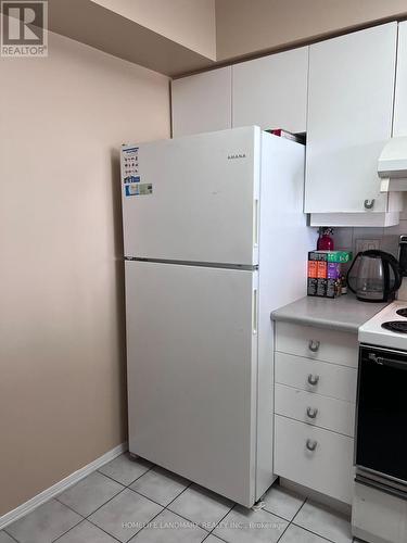 1806 - 55 Elm Drive W, Mississauga, ON - Indoor Photo Showing Kitchen