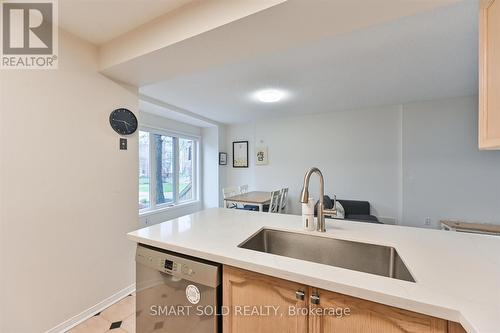 152 - 18 Clark Avenue W, Vaughan, ON - Indoor Photo Showing Kitchen