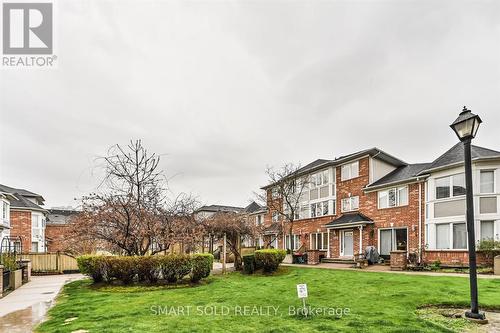 152 - 18 Clark Avenue W, Vaughan, ON - Outdoor