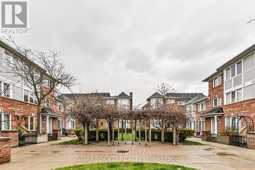 152 - 18 Clark Avenue W, Vaughan, ON - Outdoor
