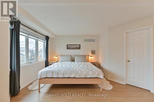 152 - 18 Clark Avenue W, Vaughan, ON - Indoor Photo Showing Bedroom