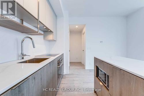 1111 - 15 Holmes Avenue, Toronto, ON - Indoor Photo Showing Kitchen