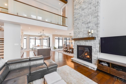 Salon - 650 Rue De Belle-Plagne, Saint-Sauveur, QC - Indoor Photo Showing Living Room With Fireplace