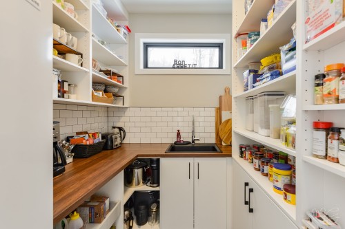 Penderie (Walk-in) - 650 Rue De Belle-Plagne, Saint-Sauveur, QC - Indoor With Storage