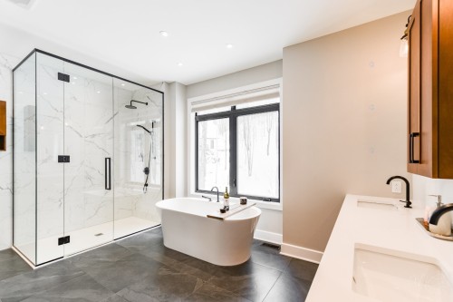 Salle de bains attenante à la CCP - 650 Rue De Belle-Plagne, Saint-Sauveur, QC - Indoor Photo Showing Bathroom