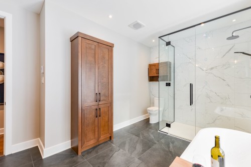 Salle de bains attenante à la CCP - 650 Rue De Belle-Plagne, Saint-Sauveur, QC - Indoor Photo Showing Bathroom