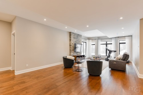 Salle familiale - 650 Rue De Belle-Plagne, Saint-Sauveur, QC - Indoor