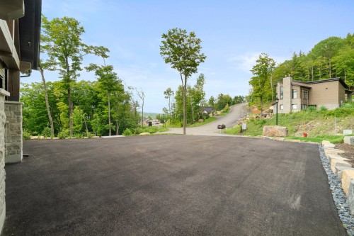 Stationnement - 650 Rue De Belle-Plagne, Saint-Sauveur, QC - Outdoor