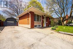 530 LEES LANE  Oakville, ON L6L 4T4