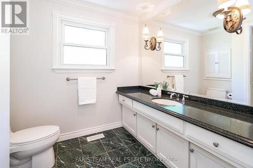 10 White Oaks Road, Barrie, ON - Indoor Photo Showing Bathroom