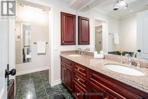 10 White Oaks Road, Barrie, ON - Indoor Photo Showing Bathroom