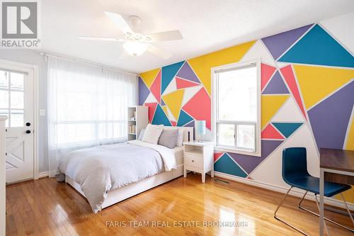 10 White Oaks Road, Barrie, ON - Indoor Photo Showing Bedroom