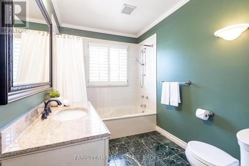 10 White Oaks Road, Barrie, ON - Indoor Photo Showing Bathroom