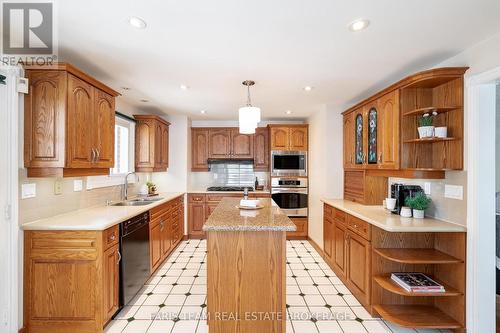 10 White Oaks Road, Barrie, ON - Indoor Photo Showing Kitchen With Double Sink