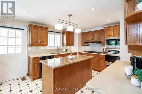 10 White Oaks Road, Barrie, ON - Indoor Photo Showing Kitchen