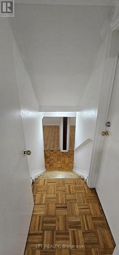 382 Pinemeadow Avenue, Mississauga, ON - Indoor