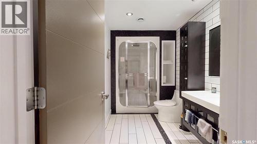 1646 Badham Boulevard, Regina, SK - Indoor Photo Showing Bathroom