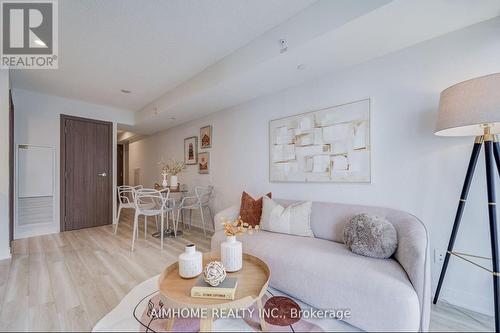 1102 - 19 Bathurst Street, Toronto, ON - Indoor Photo Showing Living Room