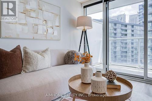 1102 - 19 Bathurst Street, Toronto, ON - Indoor Photo Showing Living Room