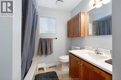 17 Chestnut Street, Mcgregor, ON - Indoor Photo Showing Bathroom