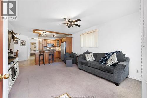 17 Chestnut Street, Mcgregor, ON - Indoor Photo Showing Living Room