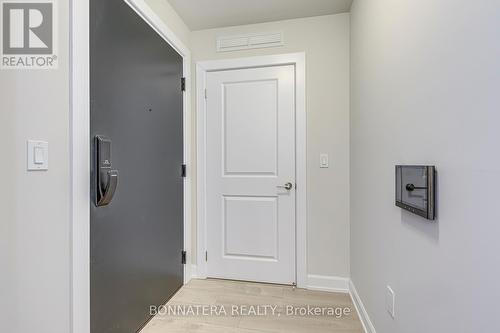 408 - 3200 William Coltson Avenue, Oakville, ON - Indoor Photo Showing Other Room