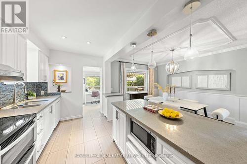 1565 Mount Pleasant Road, Toronto, ON - Indoor Photo Showing Kitchen With Double Sink With Upgraded Kitchen