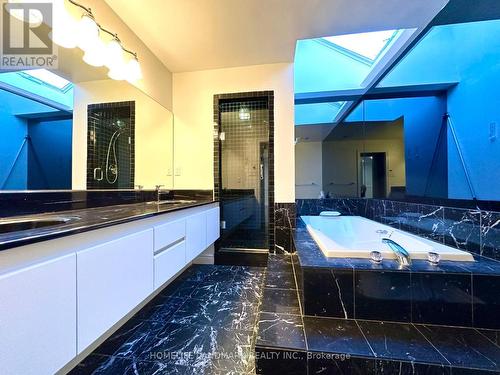 7 Killarney Road, Toronto, ON - Indoor Photo Showing Bathroom