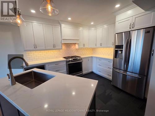 62 - 620 Ferguson Drive, Milton, ON - Indoor Photo Showing Kitchen With Stainless Steel Kitchen With Double Sink With Upgraded Kitchen