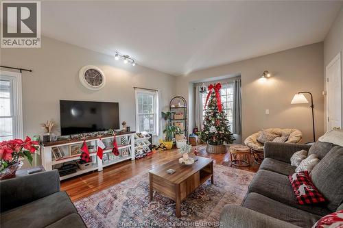 19120 Hill Road, Morpeth, ON - Indoor Photo Showing Living Room