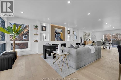 2250 Moy, Windsor, ON - Indoor Photo Showing Living Room