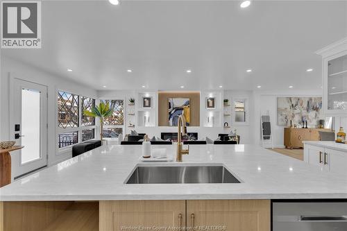 2250 Moy, Windsor, ON - Indoor Photo Showing Kitchen With Upgraded Kitchen