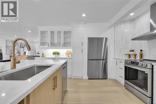 2250 Moy, Windsor, ON - Indoor Photo Showing Kitchen With Upgraded Kitchen