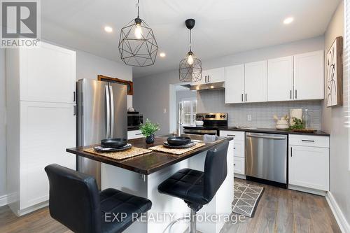 21023 Dalton Road, Georgina, ON - Indoor Photo Showing Kitchen With Upgraded Kitchen