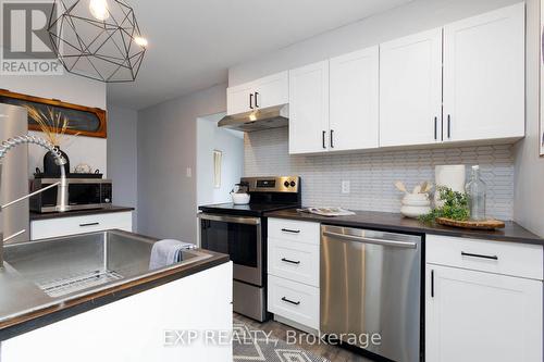 21023 Dalton Road, Georgina, ON - Indoor Photo Showing Kitchen