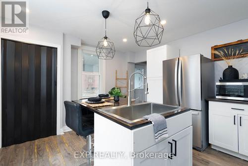 21023 Dalton Road, Georgina, ON - Indoor Photo Showing Kitchen