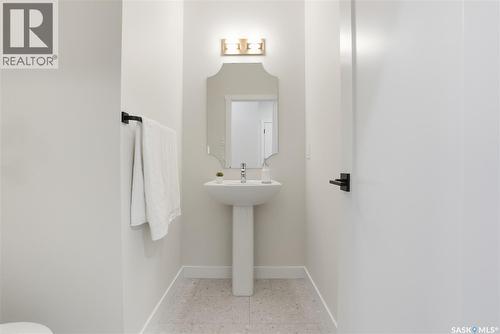 338 Katz Avenue, Saskatoon, SK - Indoor Photo Showing Bathroom