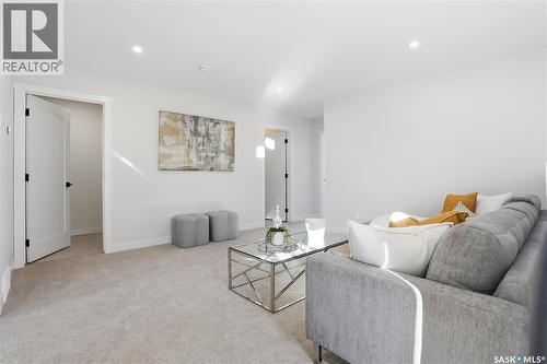 338 Katz Avenue, Saskatoon, SK - Indoor Photo Showing Living Room
