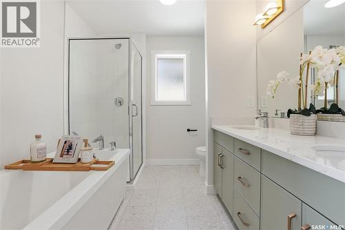 338 Katz Avenue, Saskatoon, SK - Indoor Photo Showing Bathroom
