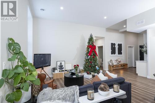 96 HIGH ST N  Thunder Bay, ON P7A 5R3