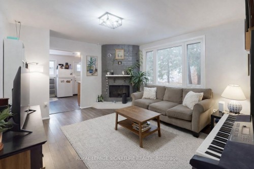 Main-117 Hampton Avenue, Toronto, ON - Indoor Photo Showing Living Room