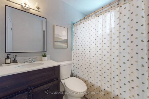 Main-117 Hampton Avenue, Toronto, ON - Indoor Photo Showing Bathroom