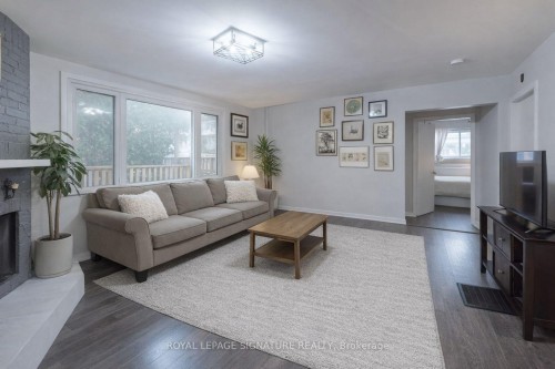 Main-117 Hampton Avenue, Toronto, ON - Indoor Photo Showing Living Room