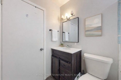 Main-117 Hampton Avenue, Toronto, ON - Indoor Photo Showing Bathroom