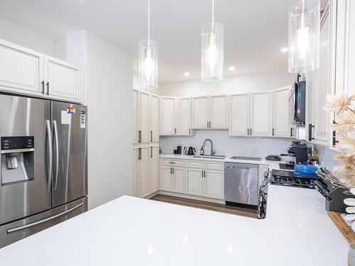 3308 96 High Street N, Thunder Bay, ON - Indoor Photo Showing Kitchen With Upgraded Kitchen