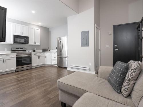 3308 96 High Street N, Thunder Bay, ON - Indoor Photo Showing Kitchen With Stainless Steel Kitchen