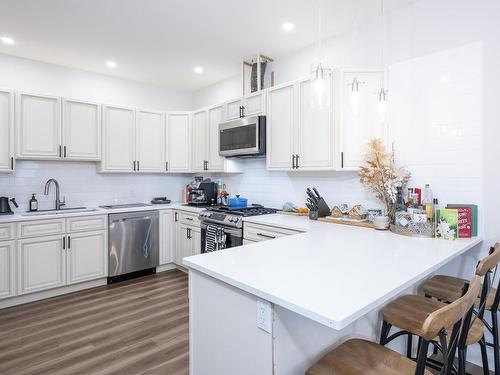 3308 96 High Street N, Thunder Bay, ON - Indoor Photo Showing Kitchen With Stainless Steel Kitchen With Upgraded Kitchen