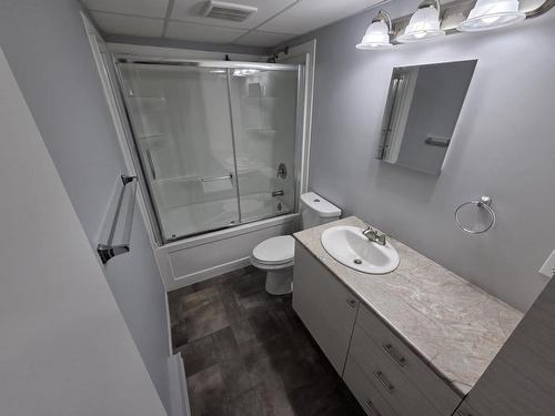140 725 James Street S, Thunder Bay, ON - Indoor Photo Showing Bathroom